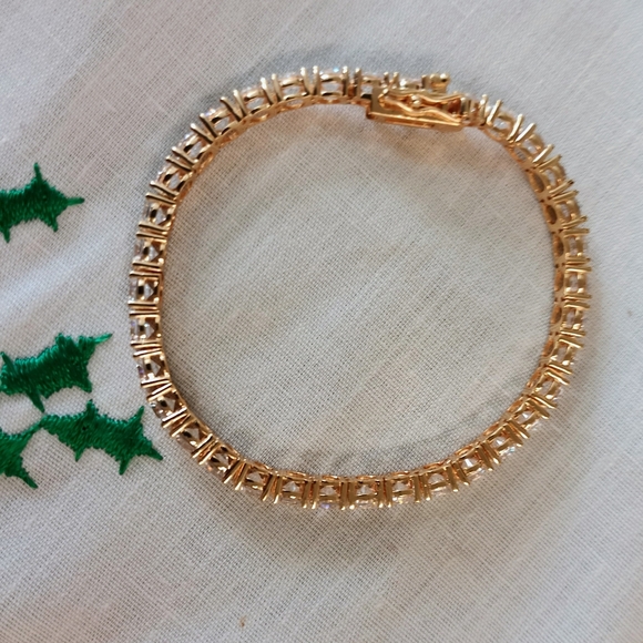 NWOT Gorgeous Gold Plated 4mm CZ Tennis Bracelet (6") - Picture 6 of 16
